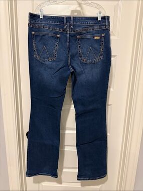 Women’s Dark Blue Boot-Leg Jeans